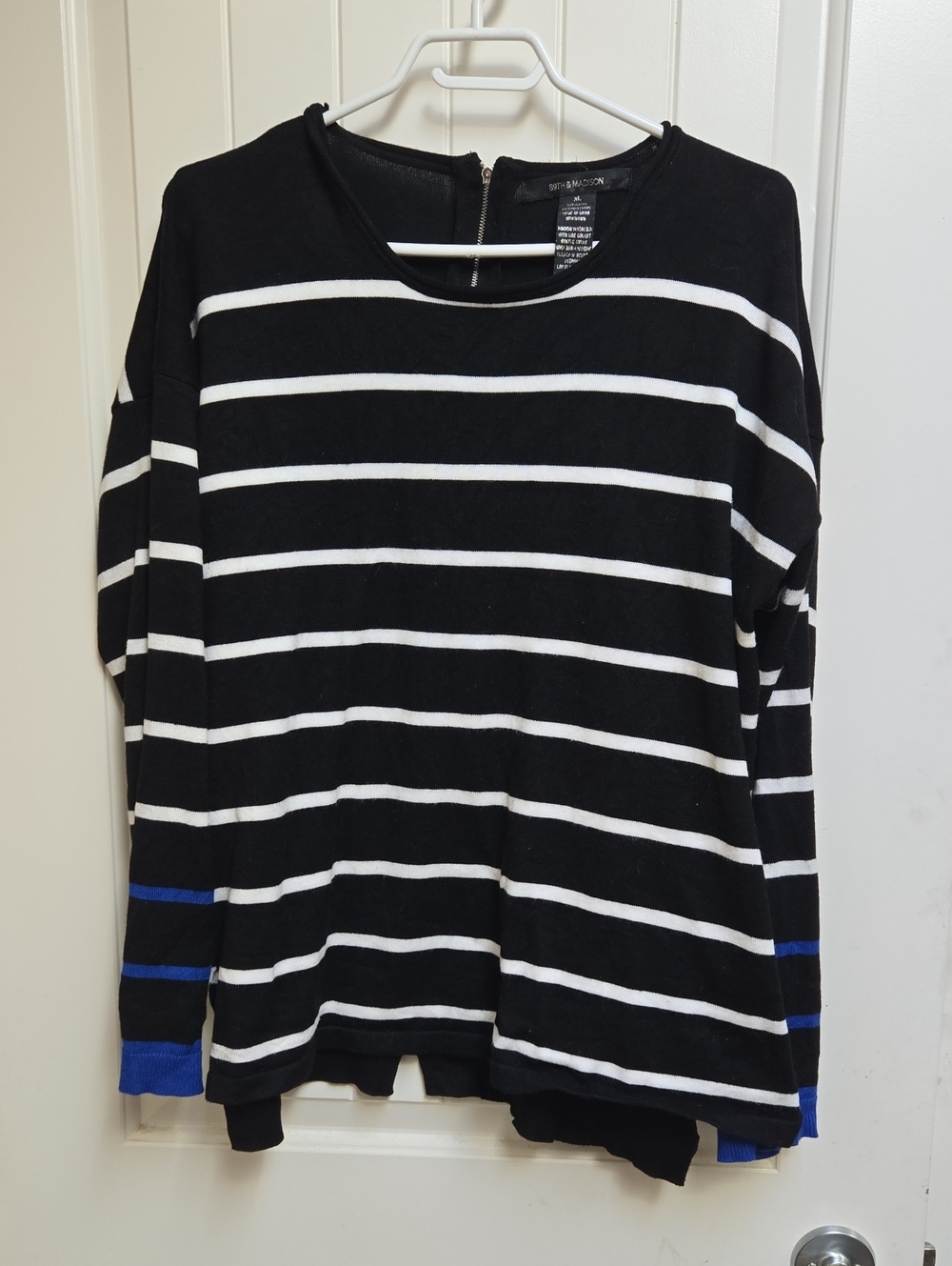 89th & Madison Black and White Striped Long Sleeve Top with Blue Cuffs XL